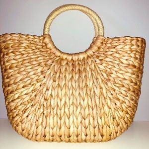 Straw summer bag